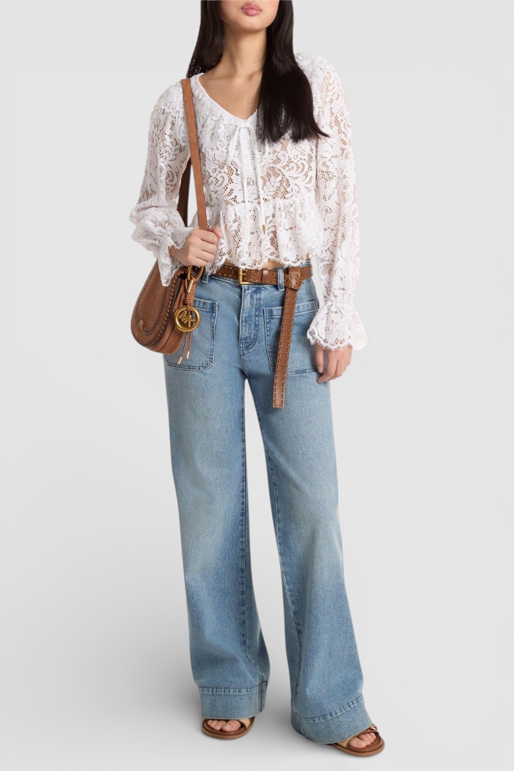 תמונת כל הלוק של מכנסי ג'ינס